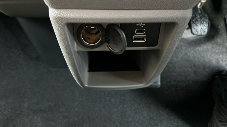 Ford Tourneo Custom 320 L1 Diesel Fwd 2.0 EcoBlue 136ps H1 Titanium 8 seater Auto